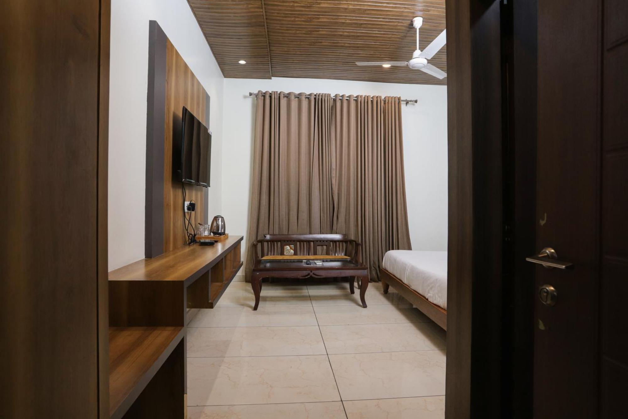 Hotel Razia Inn Hisār 외부 사진