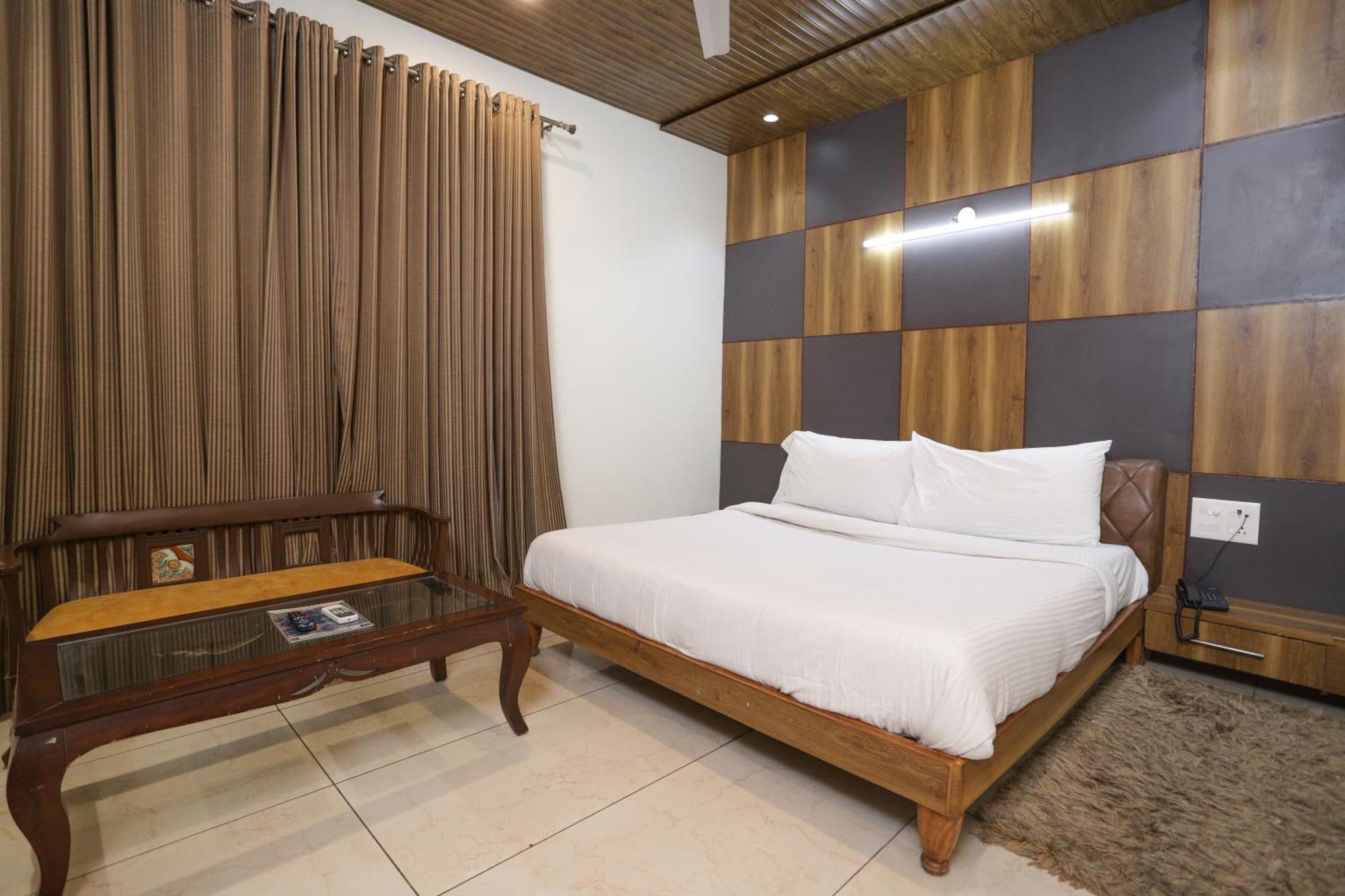 Hotel Razia Inn Hisār 외부 사진