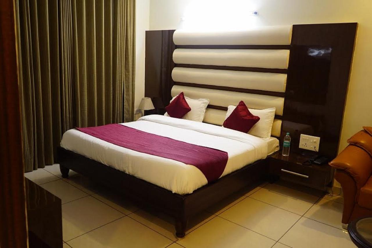 Hotel Razia Inn Hisār 외부 사진